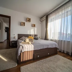 Apartament Tatu Bar&grill דירה